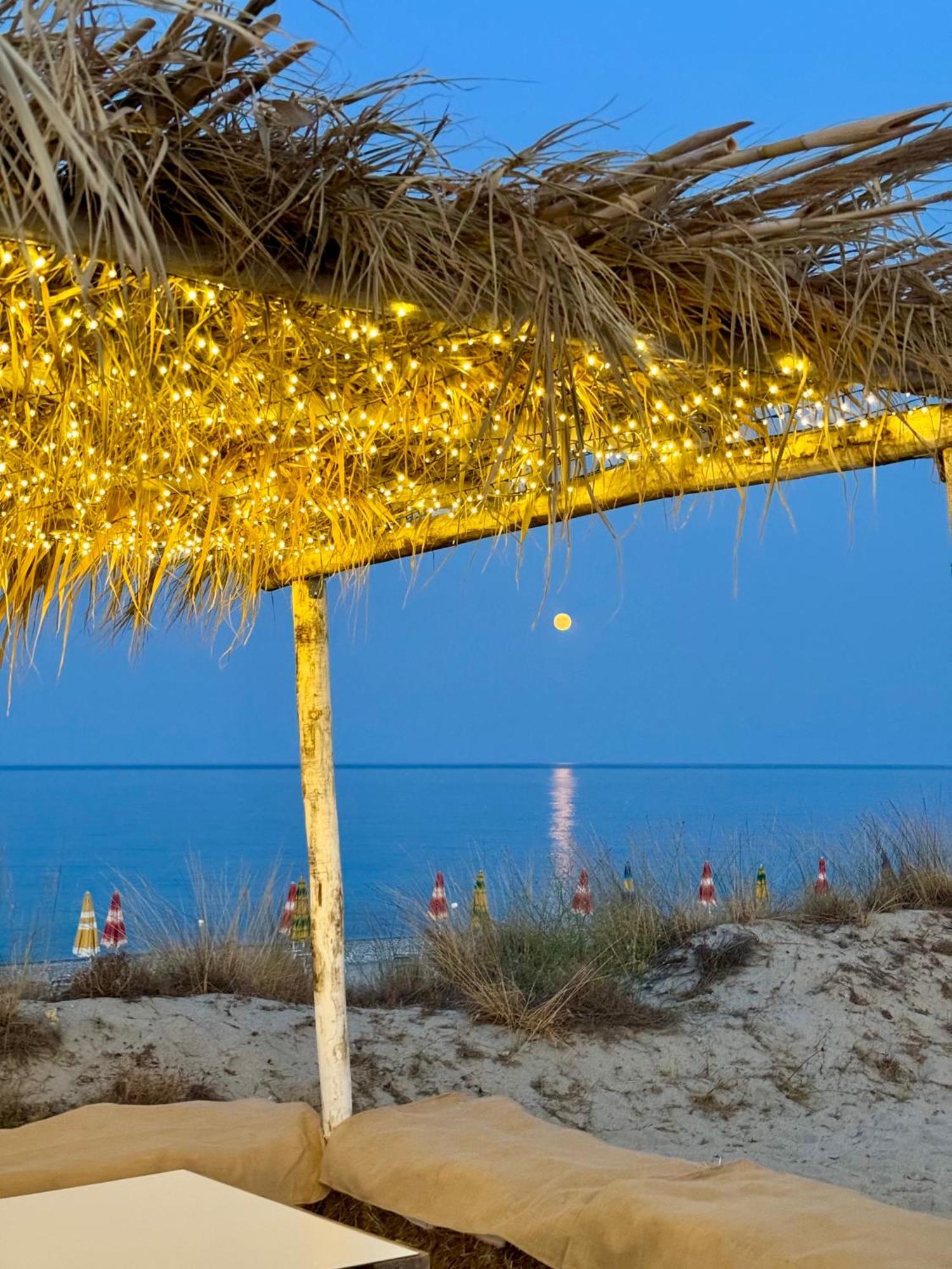 Villaggio Camping Poseidon - Bungalows & Rooms With Sea View In Nature Santa Caterina Dello Ionio Marina Exterior photo